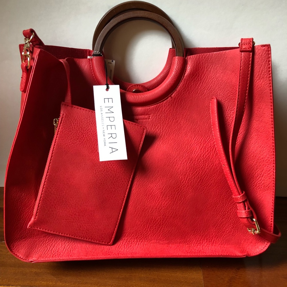 ✂️ Wood Handle Faux Leather Tote